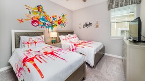 6 bedrooms, laptop workspace, iron/ironing board, WiFi