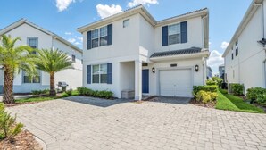 Exterior - Enjoy a Holiday of a Lifetime in a Luxury Villa on Storey Lake Resort, Orlando Villa 5424 (Kissimmee)