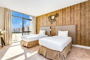 4 bedrooms, laptop workspace