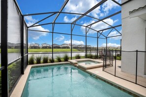 5 bedrooms, laptop workspace, bed sheets