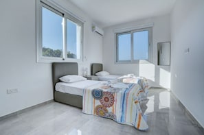 4 chambres, espace de travail pour ordinateurs portables