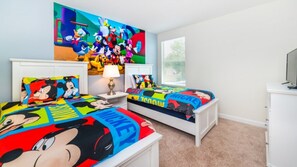 5 bedrooms, laptop workspace, WiFi, bed sheets