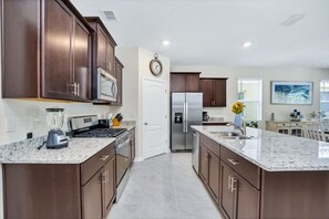 Microondas, horno, parrilla de estufa y lavavajillas 