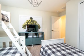 4 bedrooms, laptop workspace, iron/ironing board, WiFi
