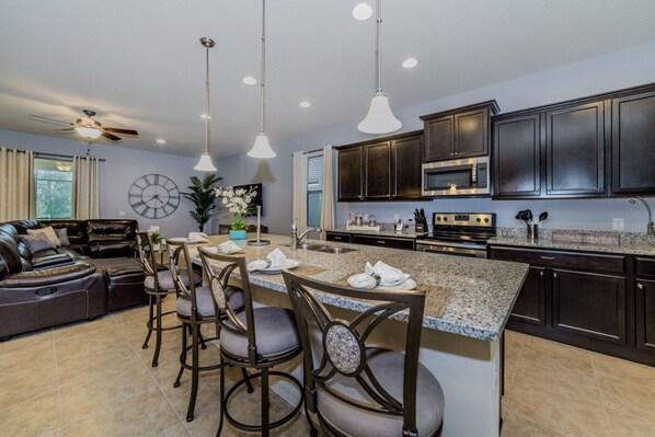 Lò vi sóng, lò nướng, bếp nấu, máy rửa bát