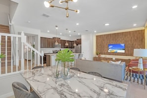 Microwave, oven, stovetop, dishwasher - Luxury 5 Star Townhome on Windsor Island Resort,minutes From Disney World, Orlando Townhome 5065 (Davenport)