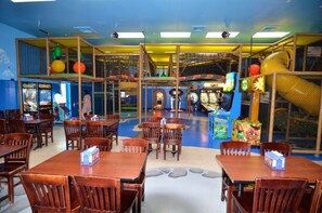 室外游泳池和溫水游泳池