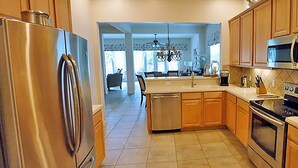 Microwave, oven, stovetop, dishwasher - Perfect 4 Bedroom Villa on Reunion Resort and Spa, Orlando Villa 4552 (Kissimmee)