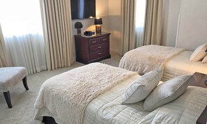4 chambres, espace de travail pour ordinateur portable