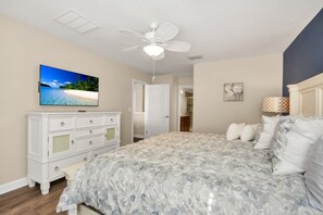 6 bedrooms, laptop workspace, WiFi, bed sheets - Picture Renting Your Own Luxury Villa on the Exclusive Champions Gate Resort, Close to Disney (Davenport)