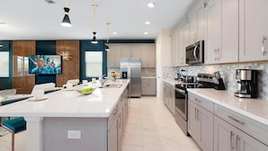 Coffee/tea maker, microwave, oven, stovetop - Perfect 9 Bedroom Villa on Solara Resort, Orlando Villa 4721 (Kissimmee)