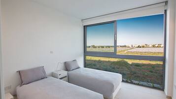 3 bedrooms, laptop workspace, iron/ironing board, bed sheets