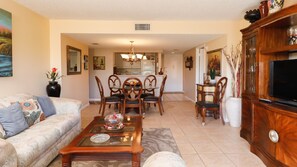 Living room - Perfect Apartment on The Anchorage, Siesta Key Apartment 1004 (Siesta Key)