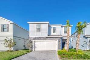 Villa (Multiple Bedrooms) | Front of property