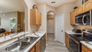 Private kitchen - Perfect 3 Bedroom Condo on Windsor Hills Resort, Orlando Condo 4792 (Kissimmee)