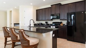 Coffee/tea maker, fridge, microwave, oven - Perfect 6 Bedroom Villa on Encore Resort at Reunion, Orlando Villa 4364 (Kissimmee)