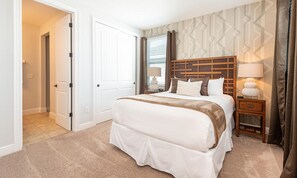 6 bedrooms, laptop workspace, internet, bed sheets