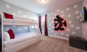 6 chambres, espace de travail pour ordinateurs portables