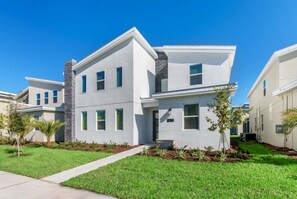 Villa (Multiple Bedrooms) | Front of property