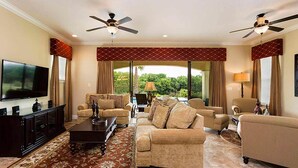 Living area - Rent the Perfect 5 Bedroom Villa on Reunion Resort and Spa, Orlando Villa 4576 (Kissimmee)