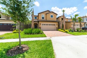 Free self parking - Rent a Luxury Villa on Windsor at Westside Resort, Minutes From Disney, Orlando Villa 1813 (Kissimmee)