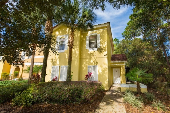 Villa (4 Bedrooms) | Front of property