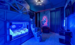 5 bedrooms, laptop workspace, WiFi, bed sheets - Luxury Private Villa With Large Pool on Encore Resort at Reunion, Orlando Villa 4380 (Kissimmee)