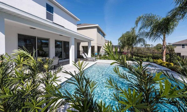 Outdoor pool - Luxury Private Villa With Large Pool on Encore Resort at Reunion, Orlando Villa 4380 (Kissimmee)