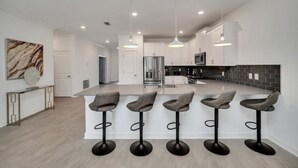 Private kitchen - Picture Renting Your Own Luxury Villa on the Exclusive Storey Lake Resort, Close to Disney (Kissimmee)