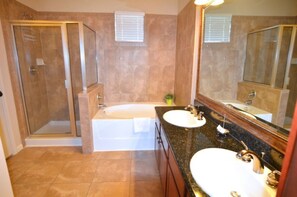 Towels - Rent a Luxury Apartment on Bella Piazza Resort, Minutes From Disney, Orlando Apartment 2692 (Davenport)