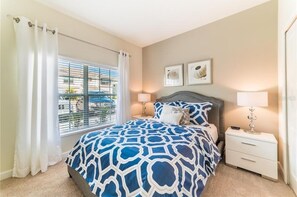 5 bedrooms, laptop workspace, WiFi, bed sheets