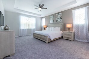 7 bedrooms, laptop workspace, bed sheets
