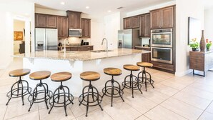Microwave, oven, stovetop, dishwasher - Luxury Villa on Encore Resort With a Private Pool, Orlando Villa 5453 (Kissimmee)