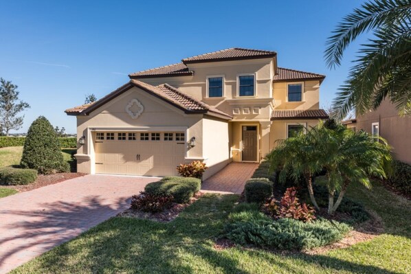 Villa (5 Bedrooms) | Front of property