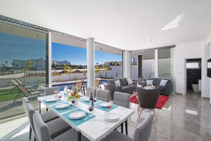 Villa (5 Bedrooms) | Property amenity