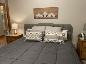 3 عدّة غرف نوم ومكتب ومكواة/لوح كي وسرير سفر