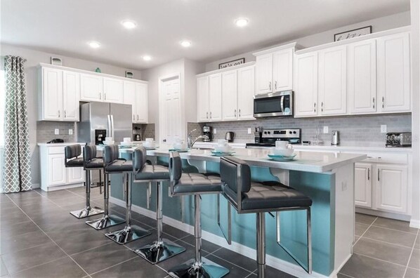 Microonde, forno, piano cottura, lavastoviglie