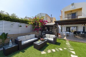 Terrace/patio - Your Beautiful Holiday Villa Minutes From Larnaca and its Beautiful Beaches, Larnaca Villa 1393 (Meneou)