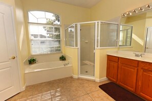 4 bedrooms, laptop workspace, iron/ironing board, bed sheets - Rent This Wonderful Villa, Orlando Villa 1084 (Davenport)