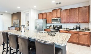 Microondas, horno, parrilla de estufa y lavavajillas 