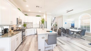 Room - Ultimate 5 Star Villa With Private Pool on Reunion Resort and Spa, Orlando Villa 4557 (Kissimmee)