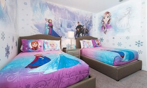 5 bedrooms, laptop workspace, bed sheets
