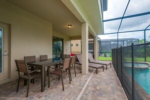 Outdoor dining - Luxury 6 Bedroom Villa on Windsor at Westside Resort, Orlando Villa 2622 (Kissimmee)