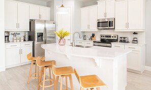 Microwave, oven, stovetop, dishwasher - The Perfect Villa With a Beautiful Private Pool, Orlando Villa 4477 (Kissimmee)