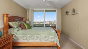 2 bedrooms, laptop workspace, bed sheets