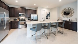Coffee/tea maker, fridge, microwave, oven - Luxury Villa on Encore Resort at Reunion With a Private Pool, Orlando Villa 4706 (Kissimmee)