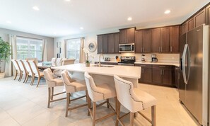 Microondas, horno, parrilla de estufa y lavavajillas 