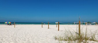 Perfect 2 Bedroom Condo on The Anchorage, Siesta Key Condo1002