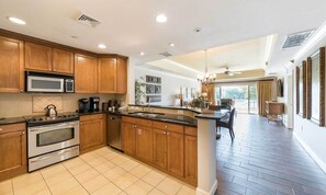 Microonde, forno, piano cottura, lavastoviglie