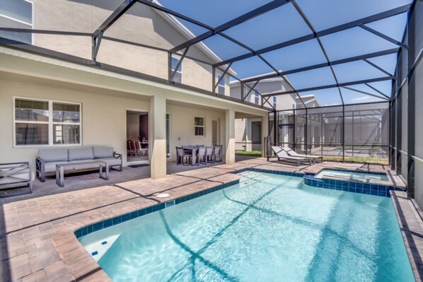 9 sovrum, arbetsyta för laptop och sängkläder